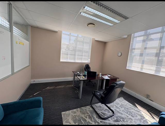117M² OFFICE TO LET IN DAINFERN